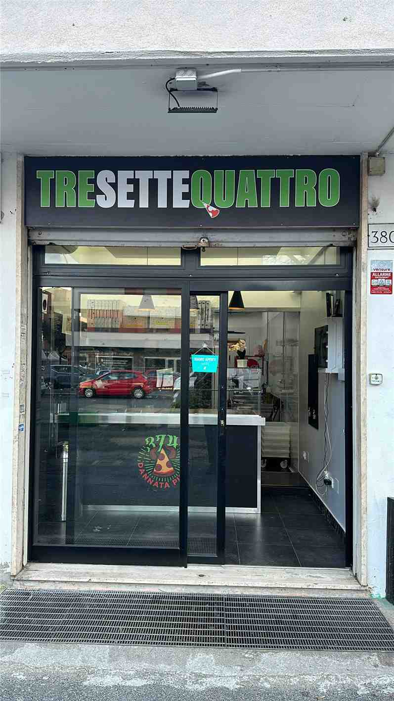 locale commerciale in vendita a Roma in zona Ostia
