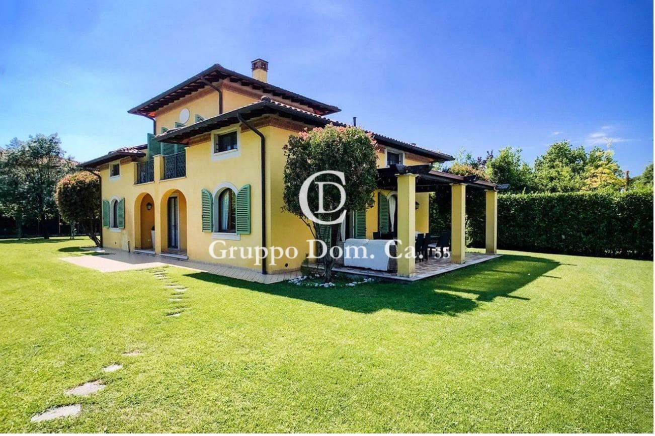 casa indipendente in vendita a Forte dei Marmi in zona Vittoria Apuana