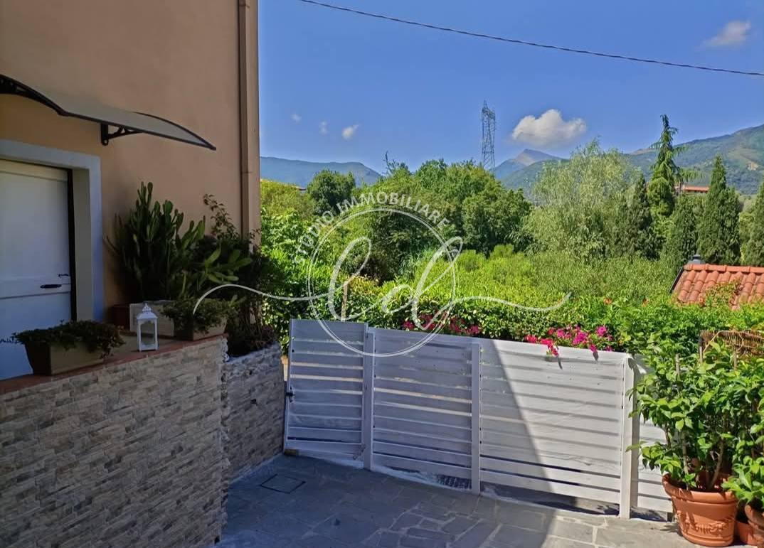 casa indipendente in vendita a Camaiore in zona Pontemazzori