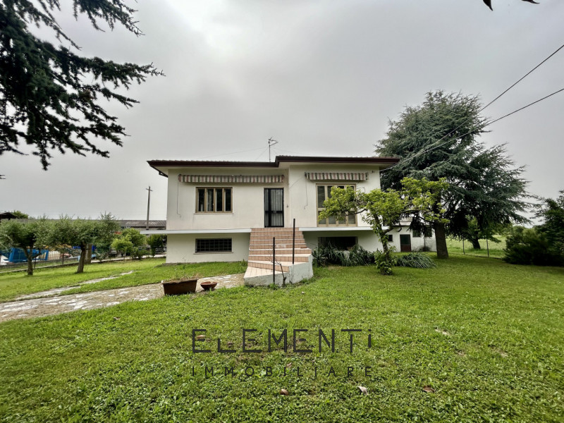 casa indipendente in vendita a Terrazzo