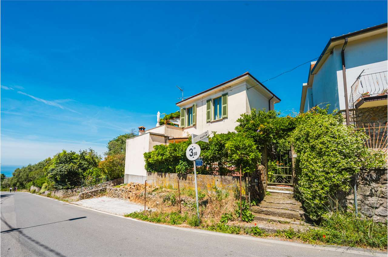 casa indipendente in vendita ad Ameglia in zona Montemarcello