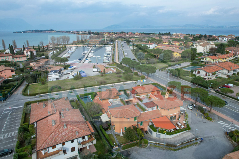 appartamento in vendita a Sirmione in zona Colombare