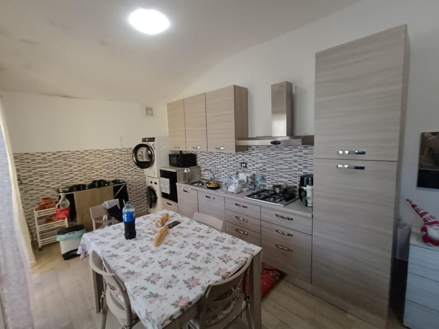 casa semindipendente in vendita a Carrara in zona Avenza