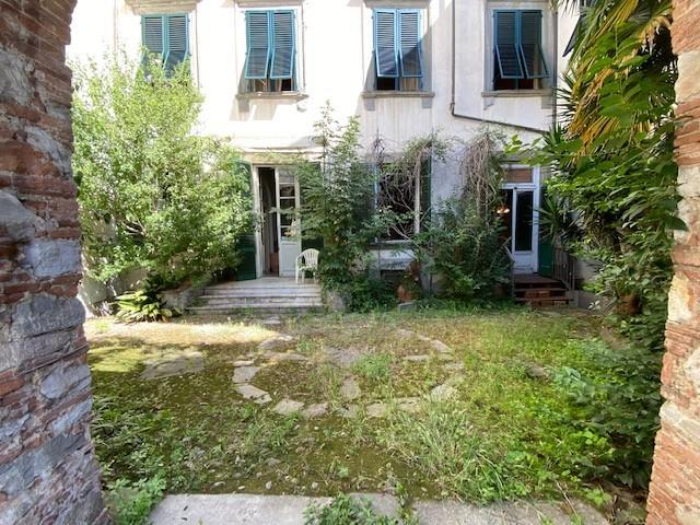 appartamento in vendita a Lucca in zona Centro Città