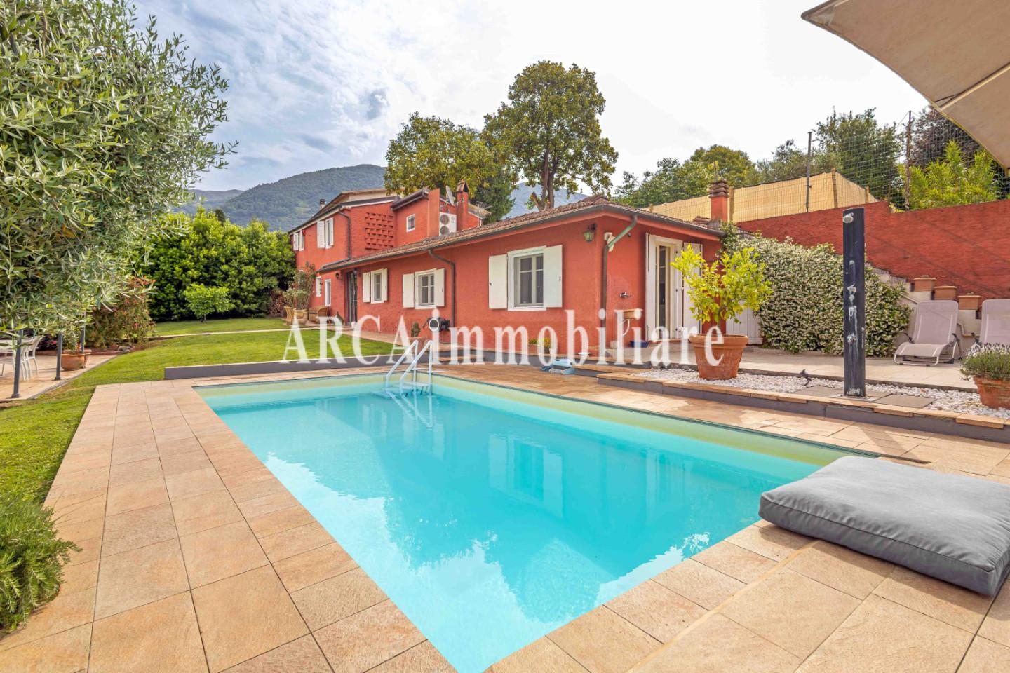 casa indipendente in vendita a Camaiore