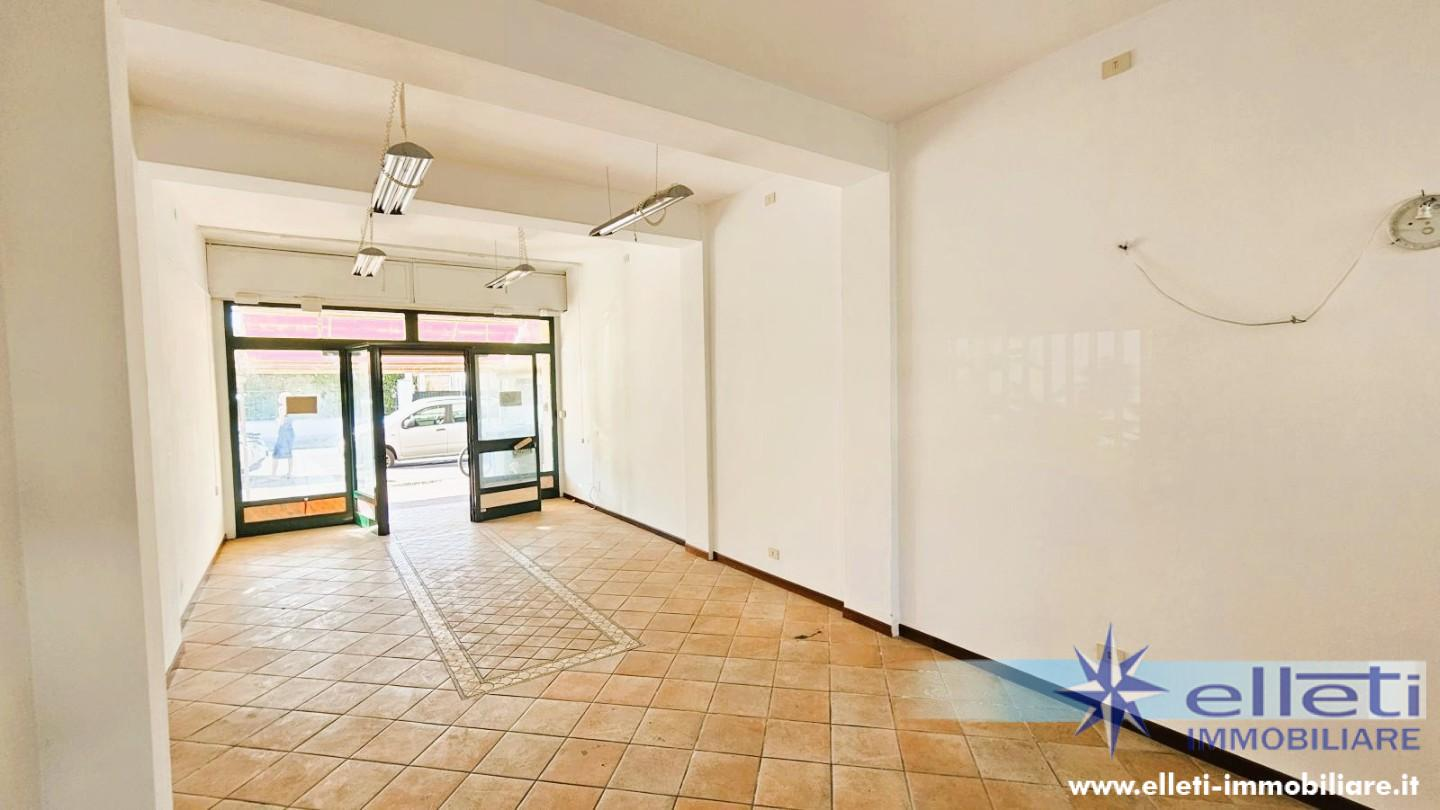 locale commerciale in vendita a Massa in zona Centro Storico