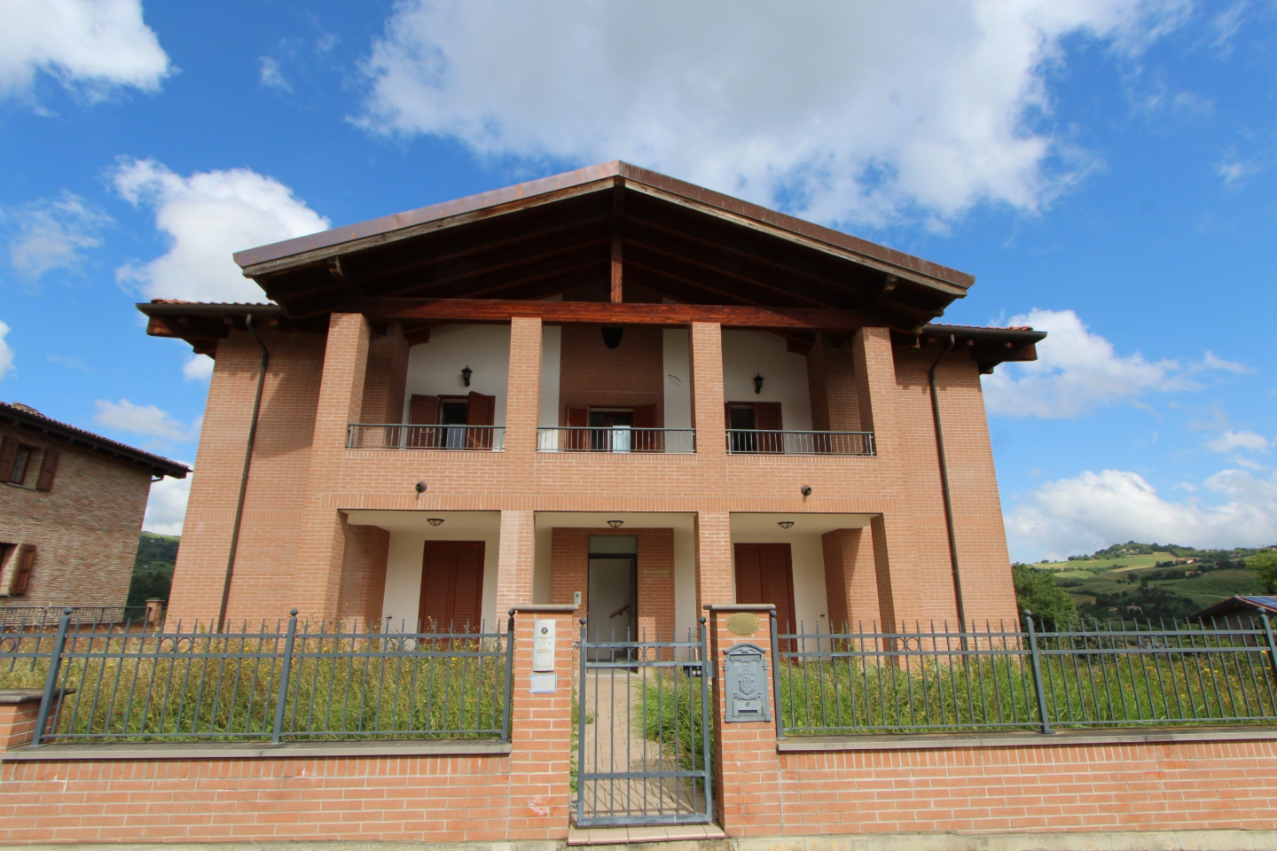casa indipendente in vendita a Valsamoggia in zona Savigno