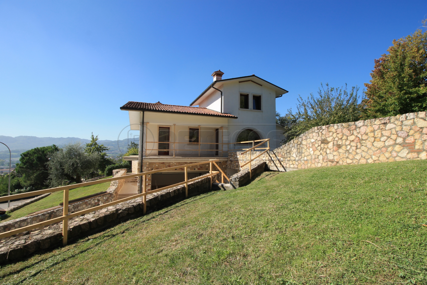 casa indipendente in vendita ad Arzignano in zona Castello