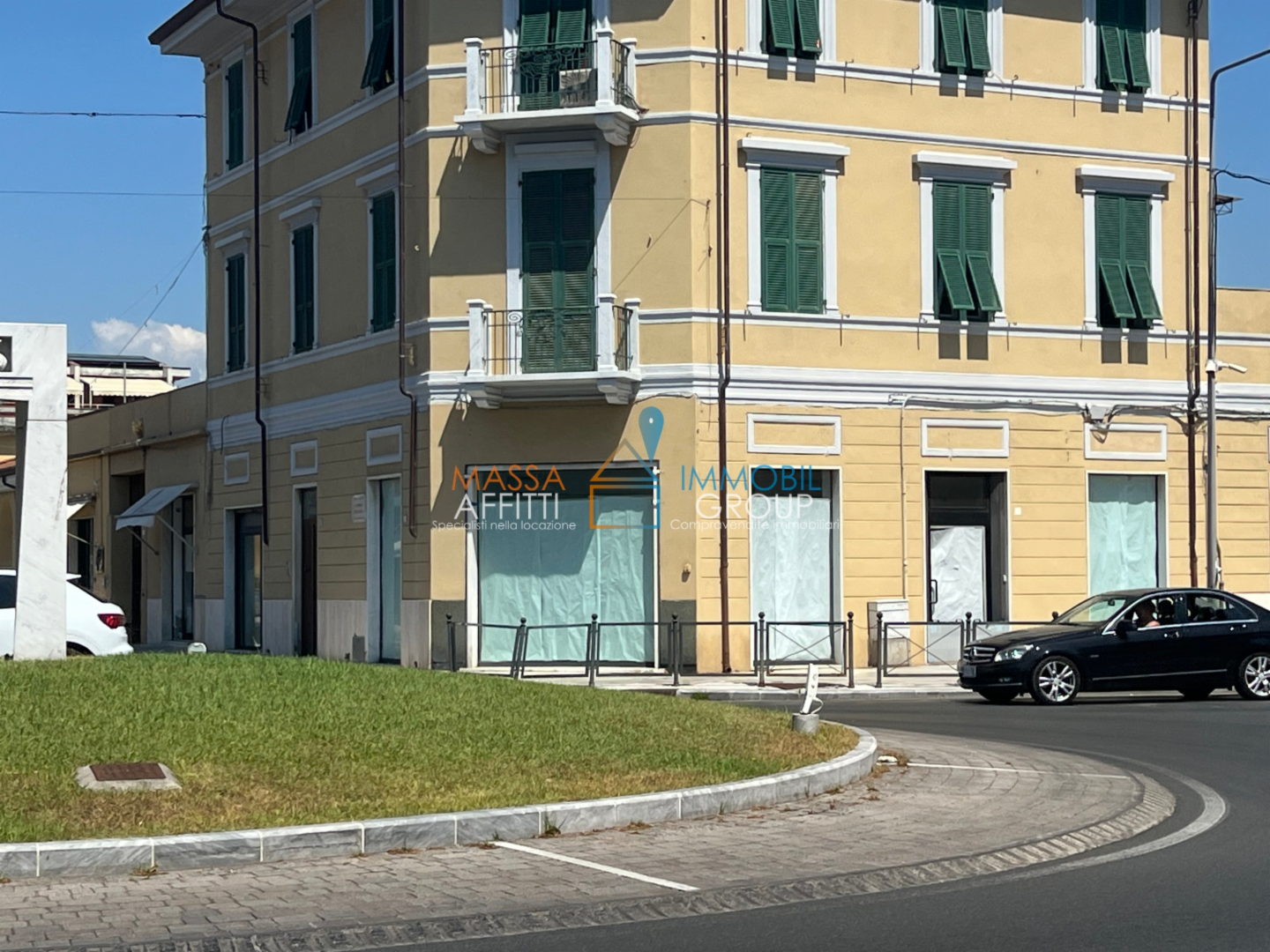 locale commerciale in vendita a Carrara in zona Avenza