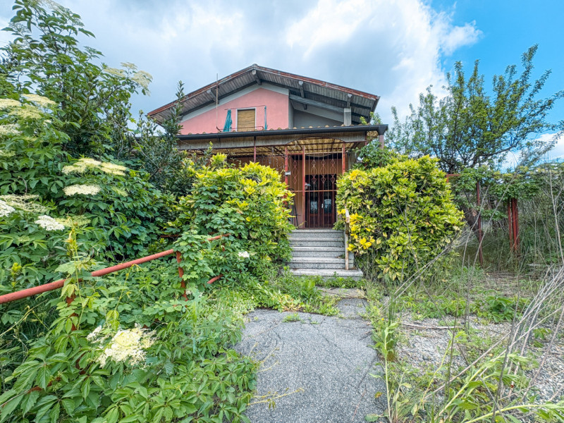casa indipendente in vendita a Gozzano