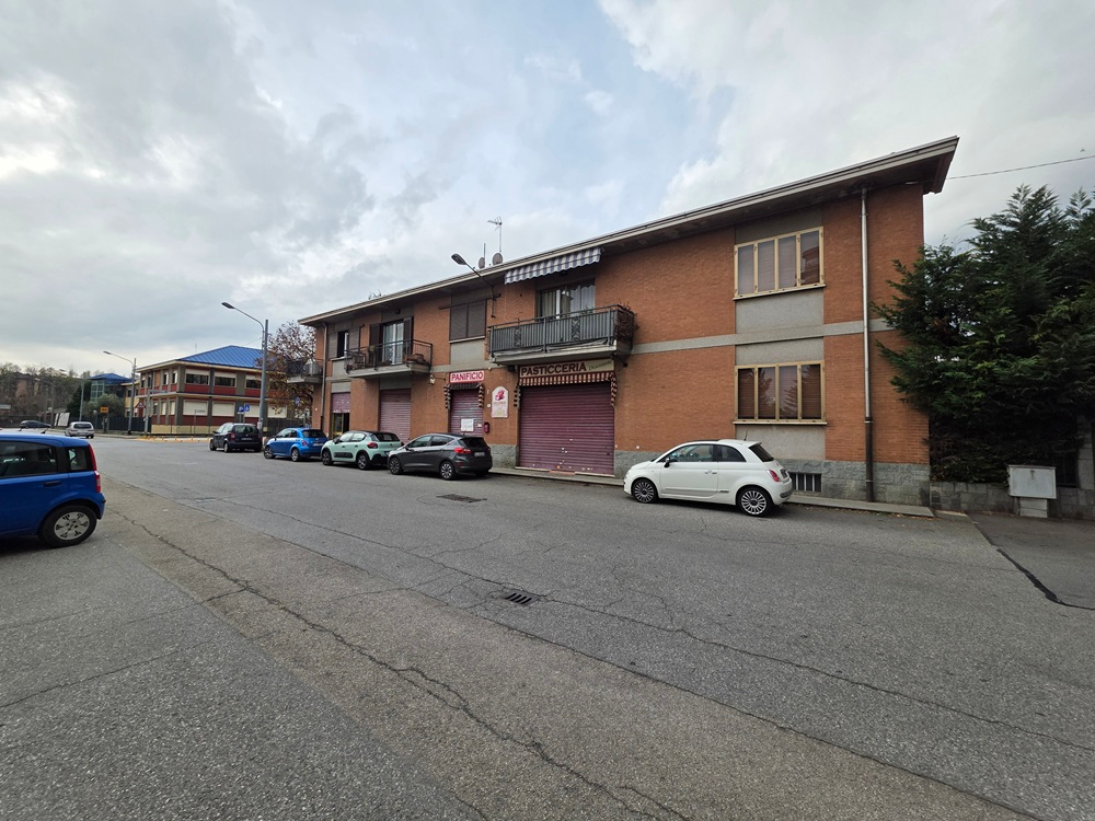negozio in vendita ad Alpignano
