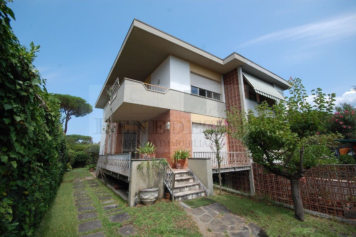 casa indipendente in vendita a Pietrasanta in zona Tonfano