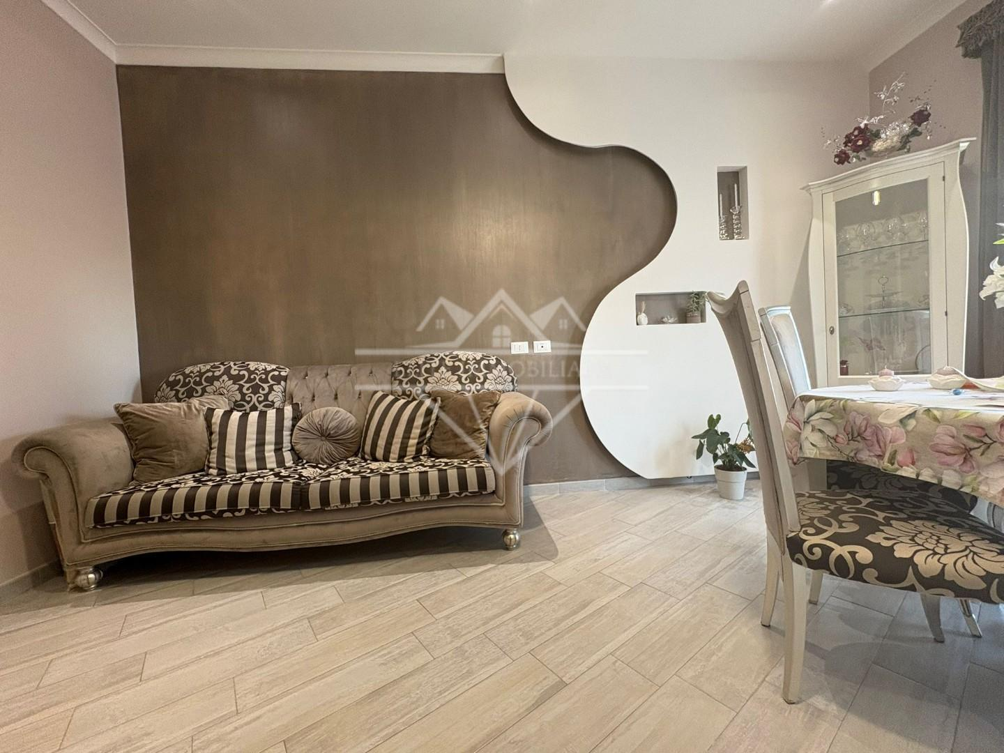 appartamento in vendita a Carrara in zona Avenza