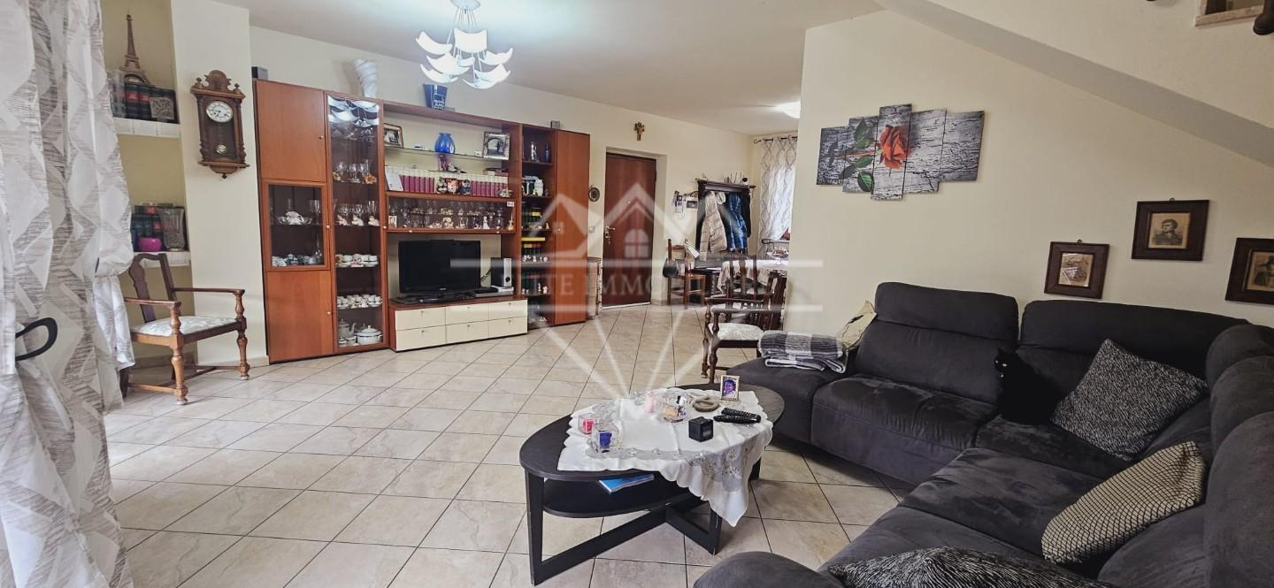 casa indipendente in vendita a Carrara in zona Avenza