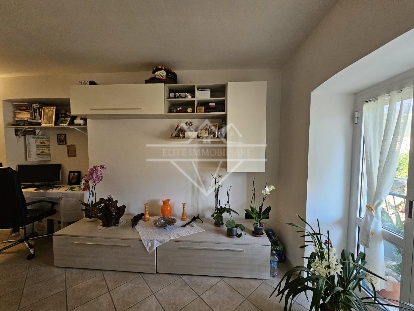 appartamento in vendita a Carrara in zona Avenza