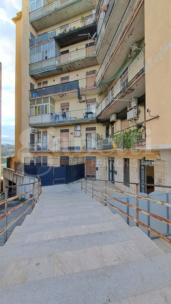 appartamento in vendita a Valverde(CT)