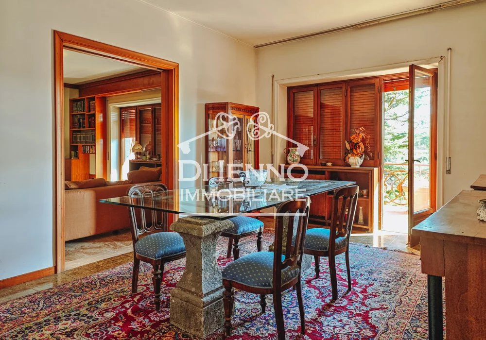 appartamento in vendita a Roma in zona Tomba di Nerone