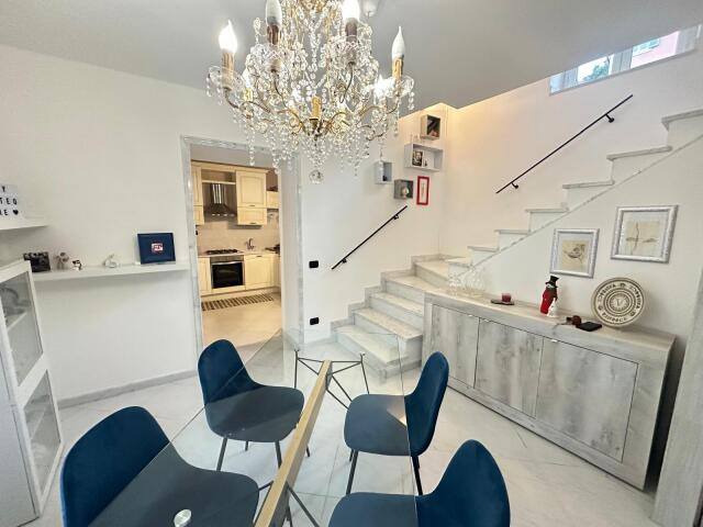 casa indipendente in vendita a Carrara