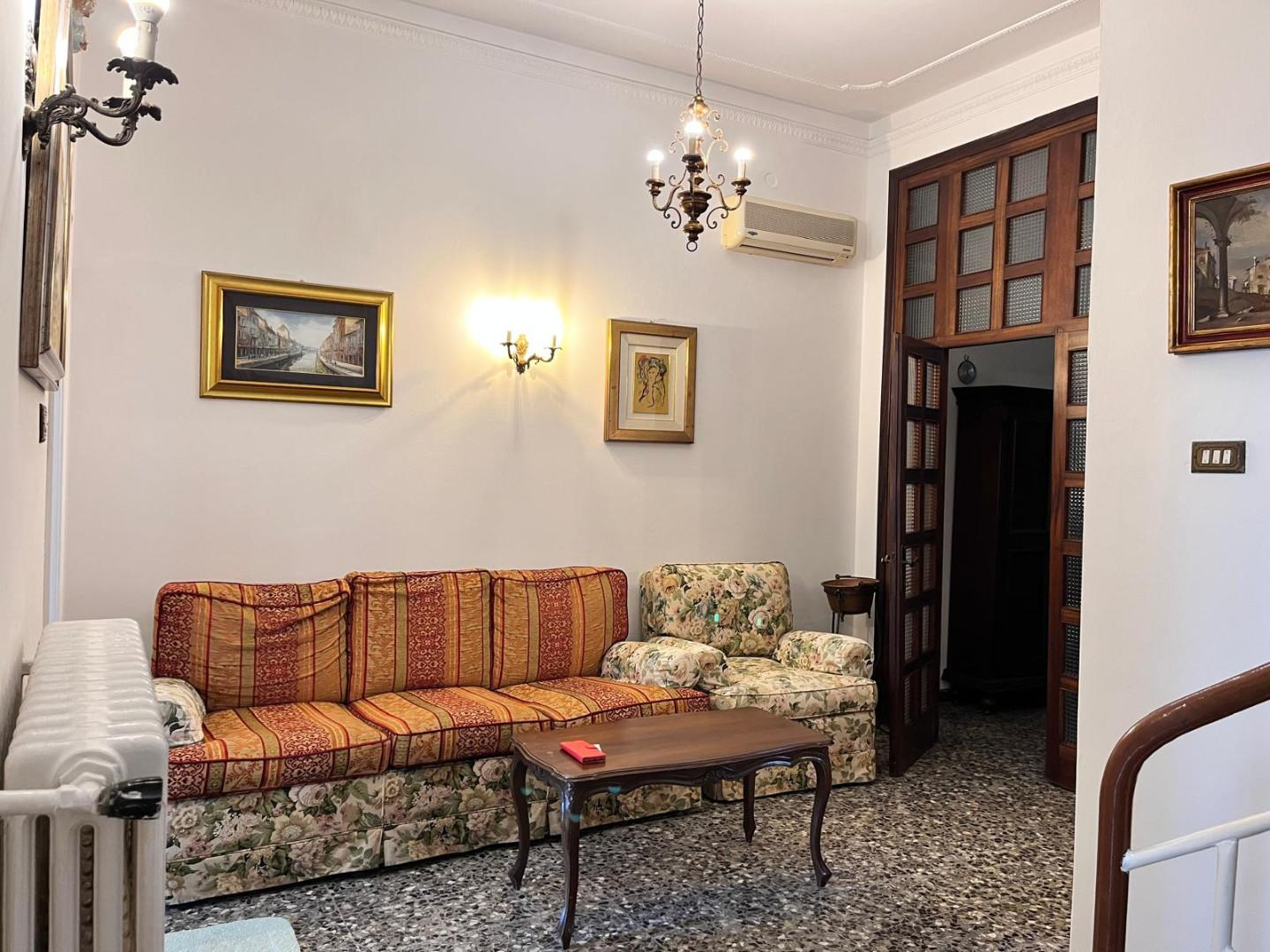casa indipendente in vendita a Prato in zona Viaccia
