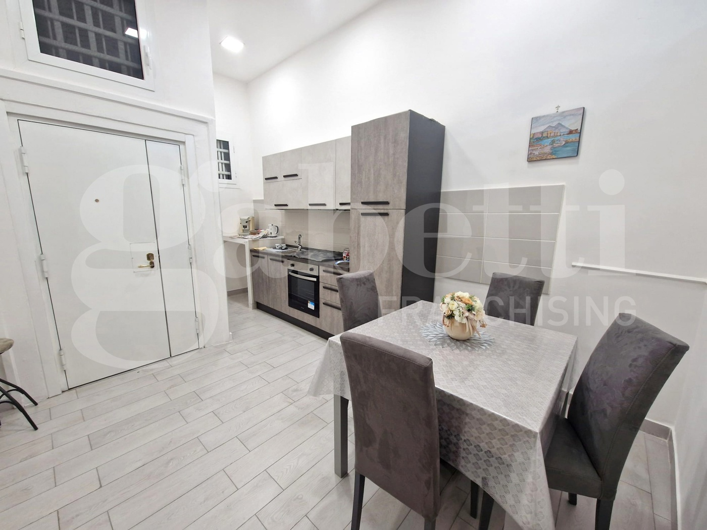 appartamento in affitto a Napoli in zona San Carlo all'Arena