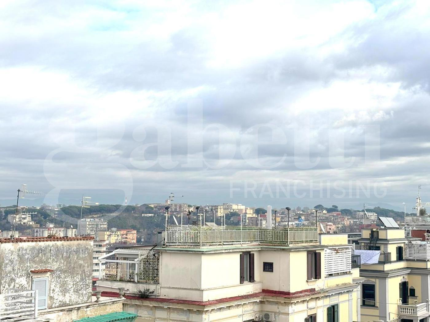 casa indipendente in vendita a Napoli in zona San Carlo all'Arena