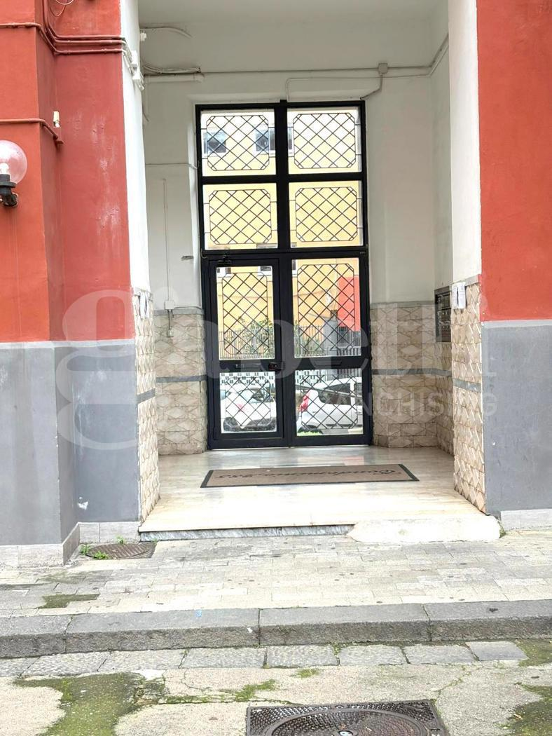 appartamento in vendita a Napoli in zona San Carlo all'Arena