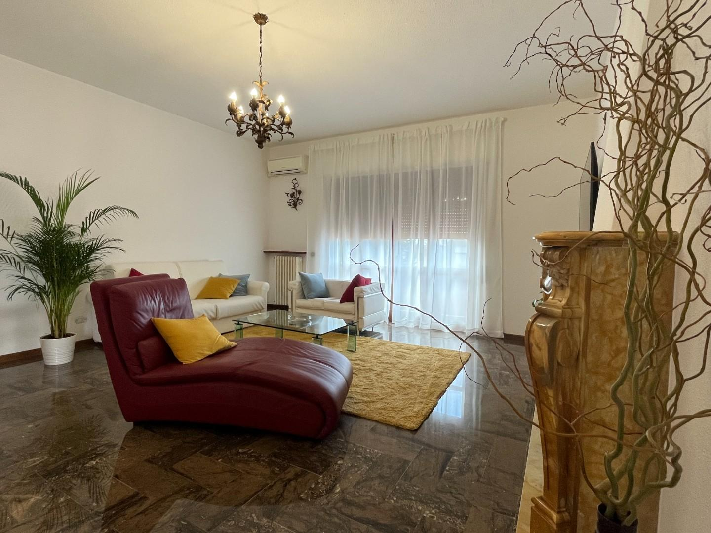 casa semindipendente in vendita a Pietrasanta in zona Strettoia