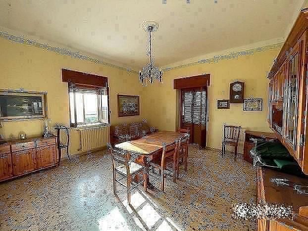 casa indipendente in vendita a Grottaglie