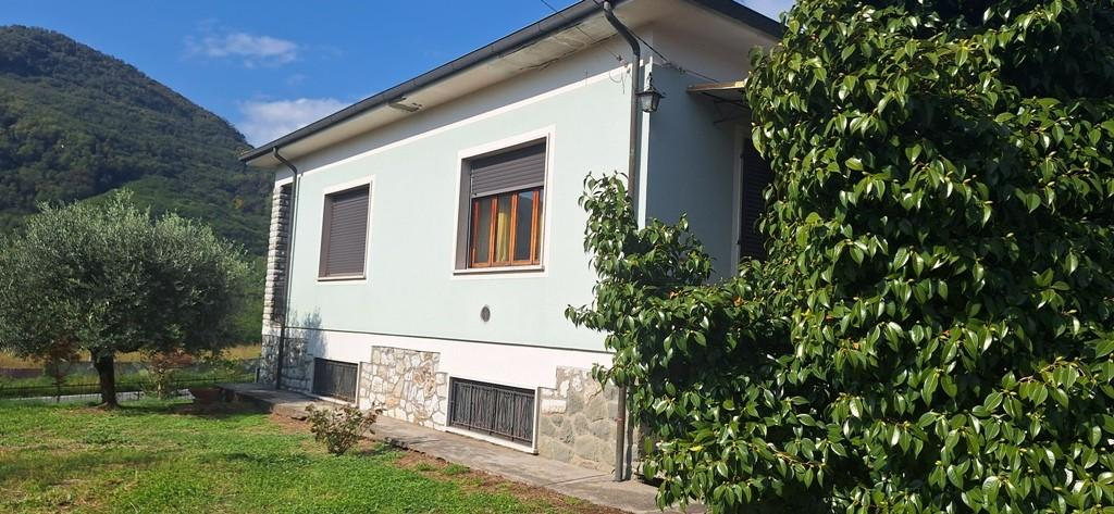 casa indipendente in vendita a Bagni di Lucca in zona Fornoli