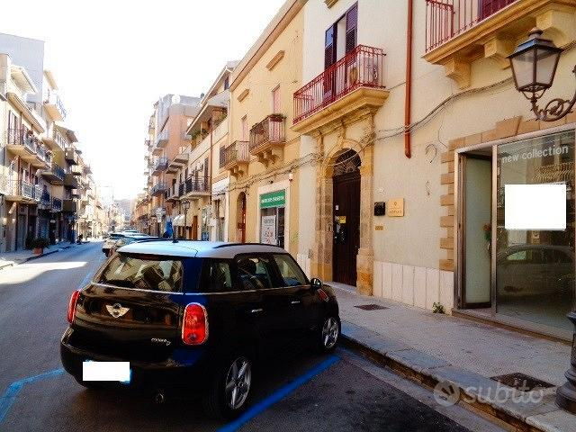 locale commerciale in vendita a Castelvetrano