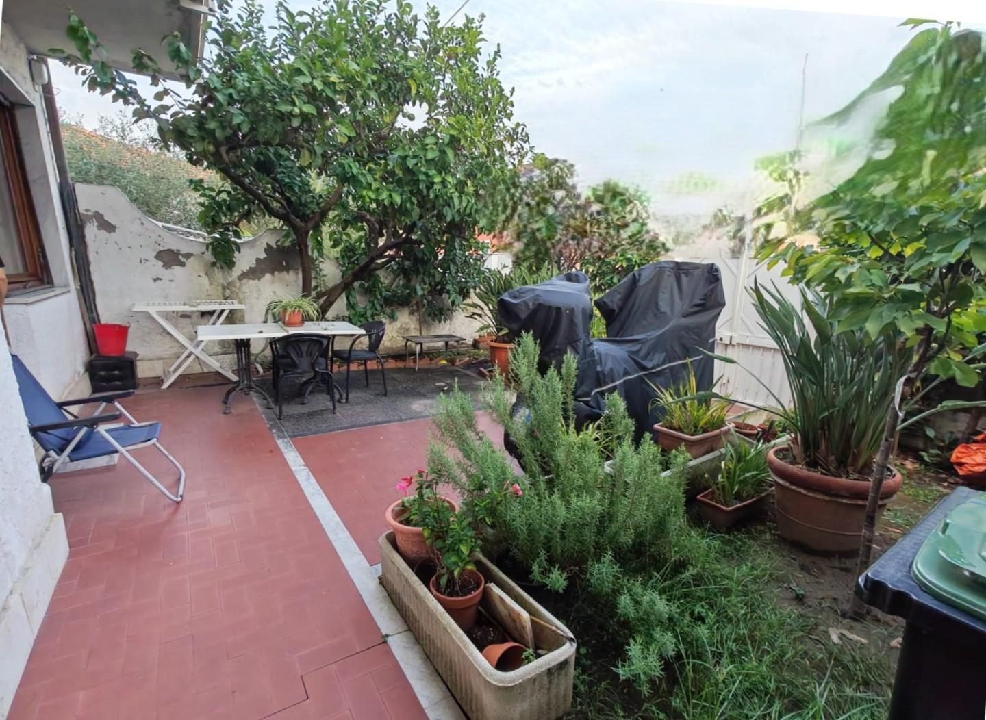 casa indipendente in vendita a Carrara in zona Marina di Carrara