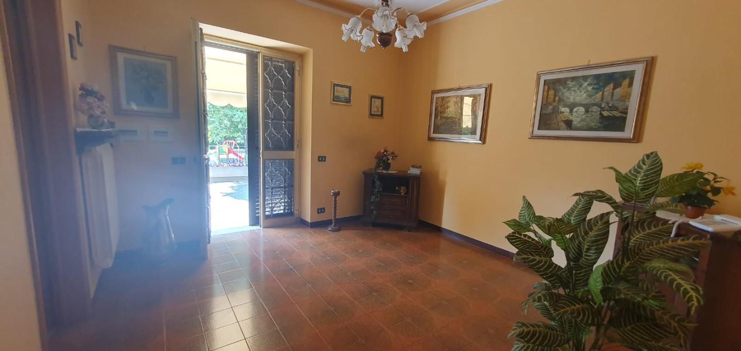 casa indipendente in vendita a Lucca in zona Chiatri