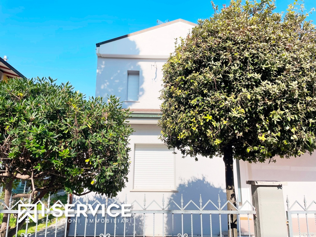 casa indipendente in vendita a Cervia in zona Pinarella