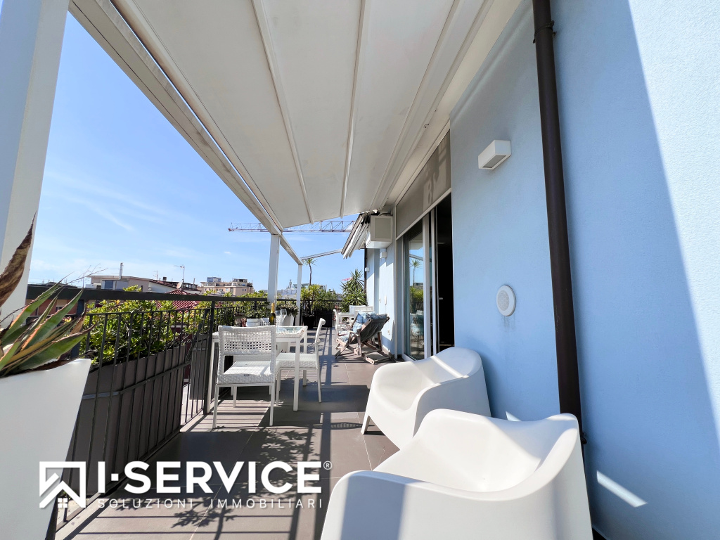 appartamento in vendita a Rimini in zona Marina Centro