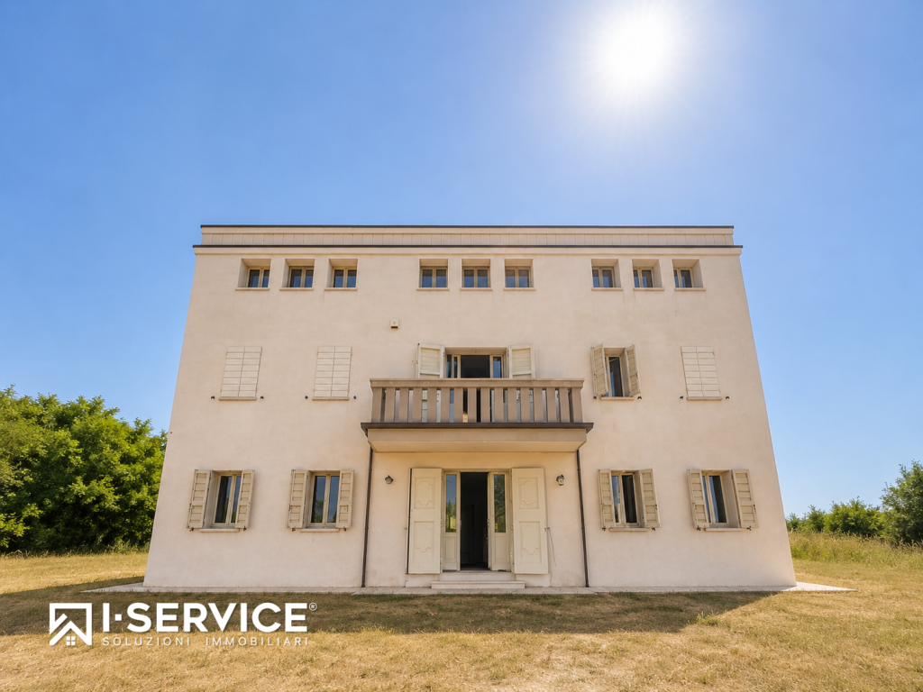 casa indipendente in vendita a Cesena in zona Carpineta