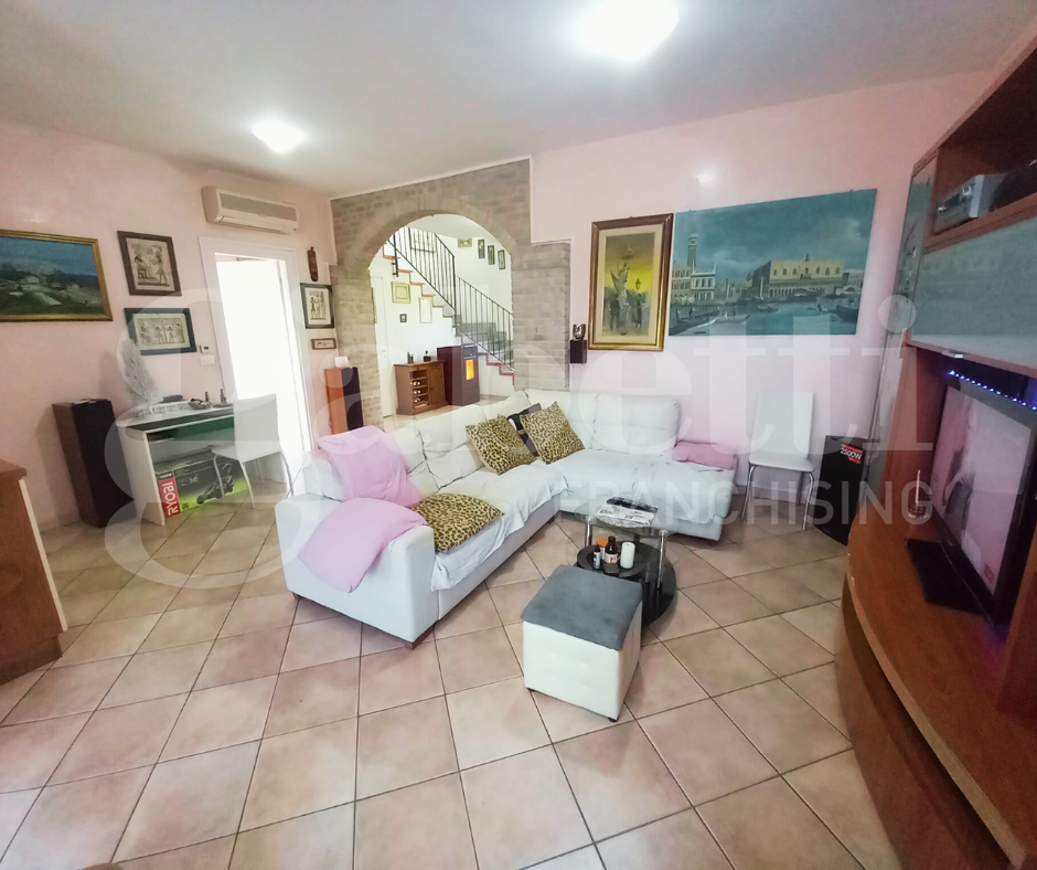 casa indipendente in vendita a Chioggia in zona Sottomarina