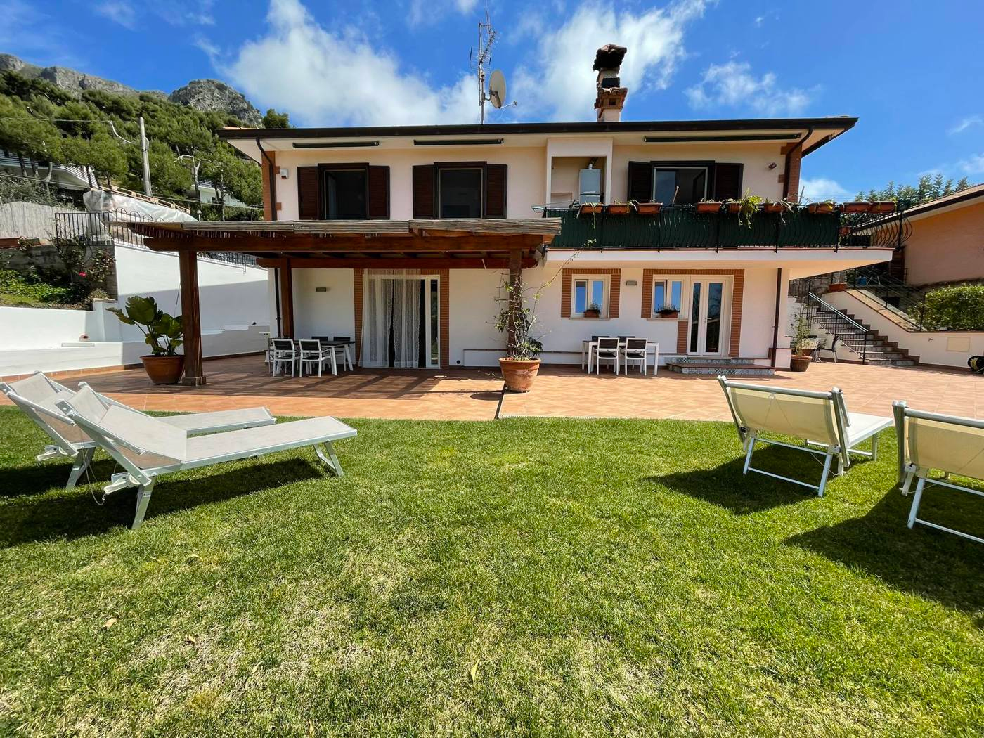 casa indipendente in vendita a Sperlonga in zona Fontana della Camera