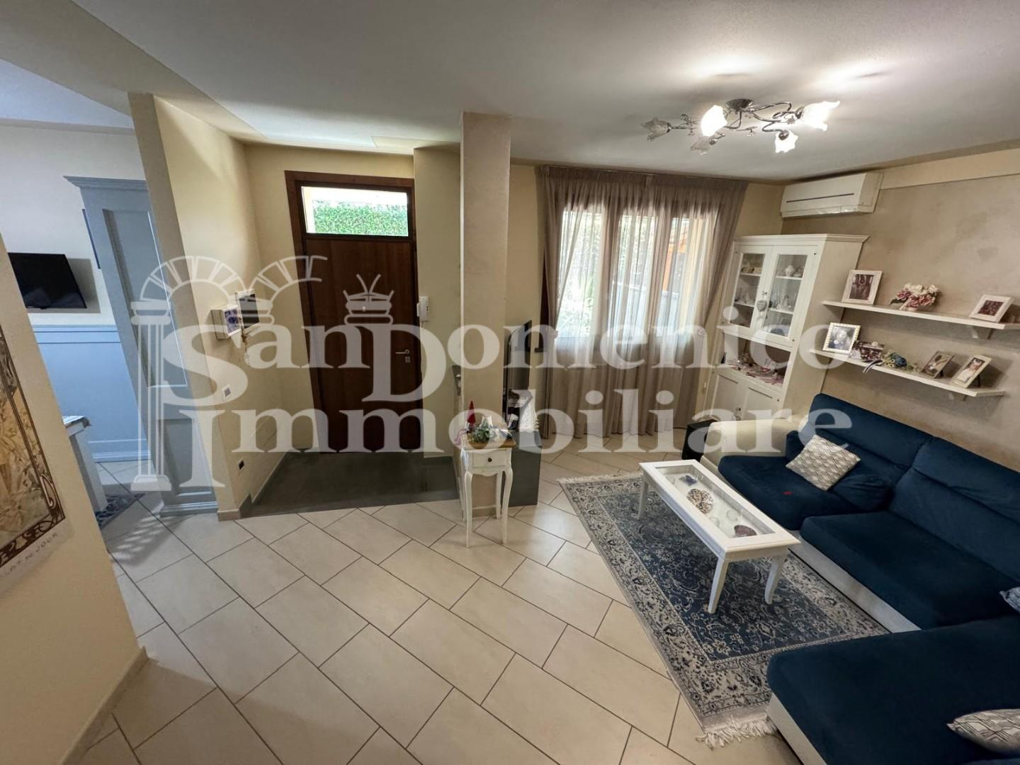 casa indipendente in vendita a Cascina in zona Titignano