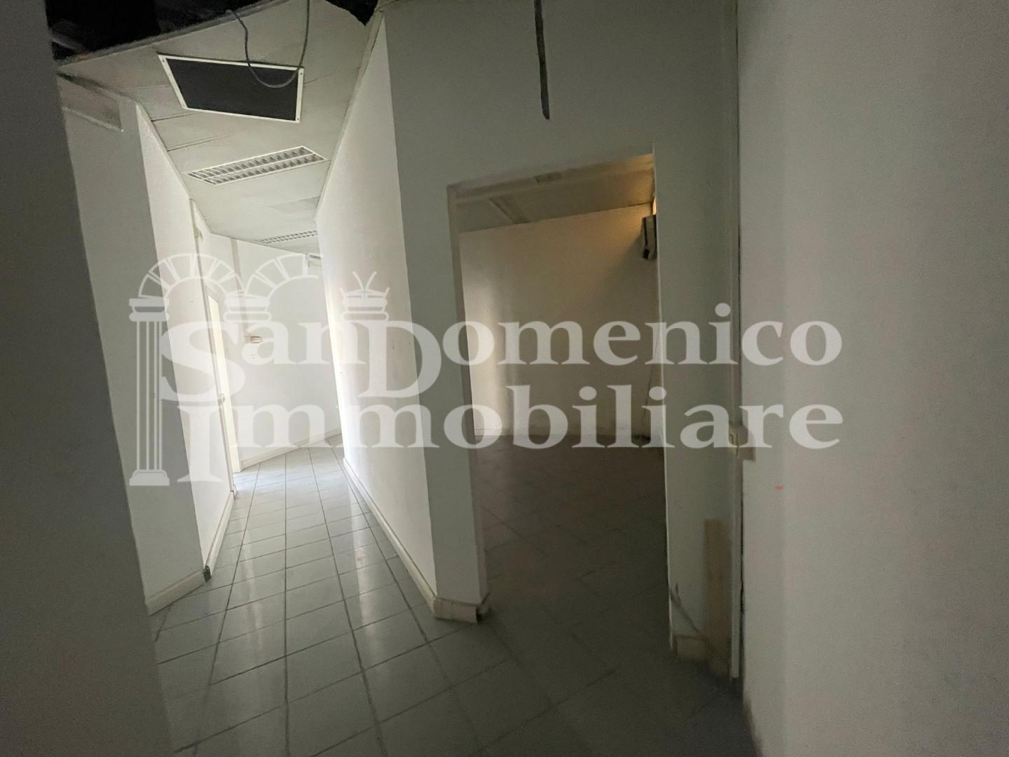 locale commerciale in vendita a Livorno