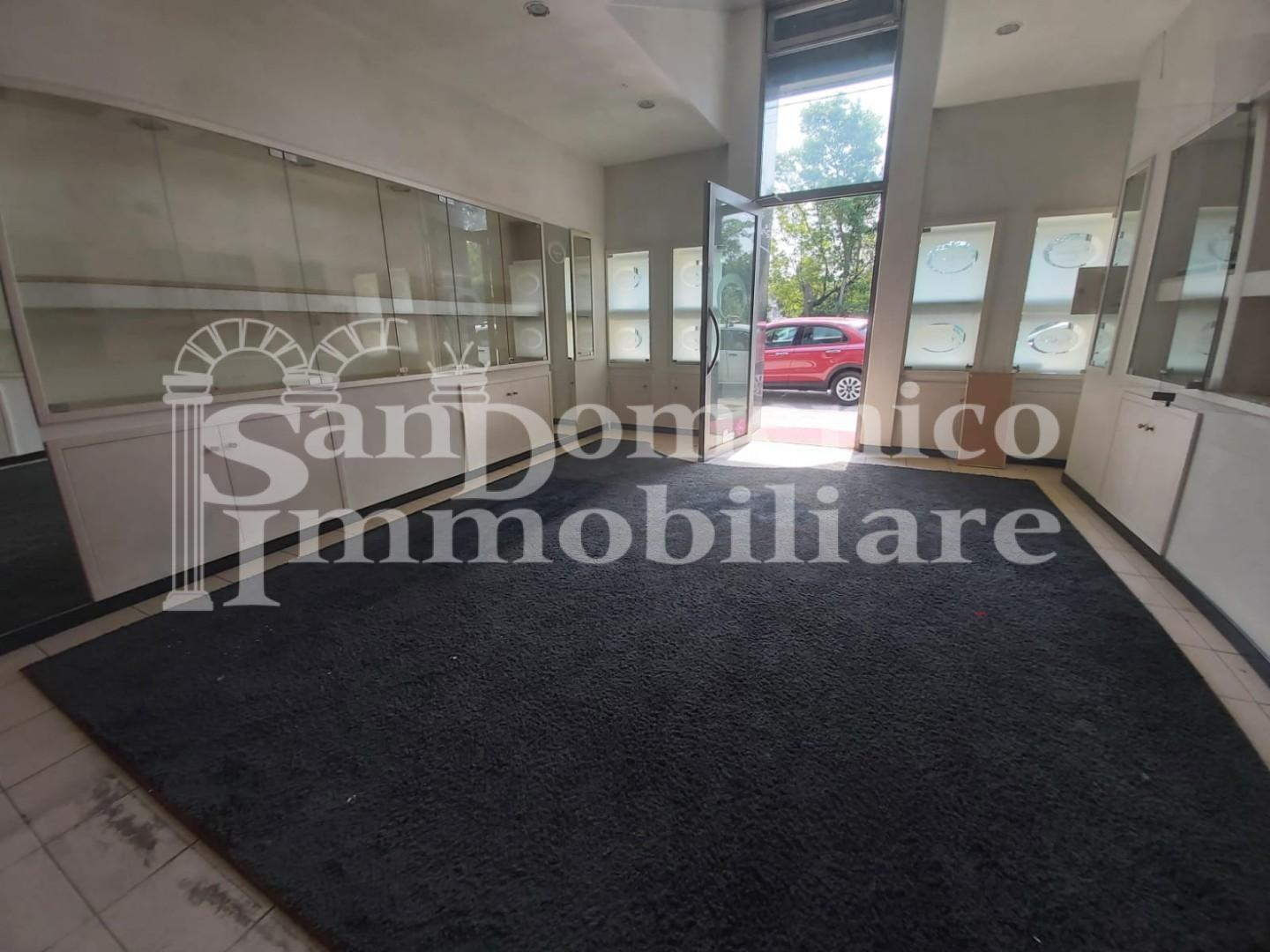 locale commerciale in affitto a Calcinaia in zona Fornacette