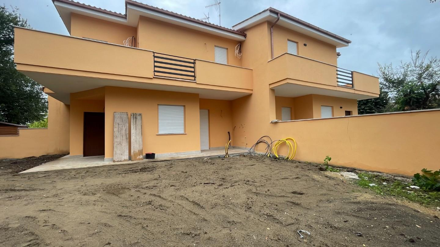 casa semindipendente in vendita a Fiumicino in zona Torrimpietra