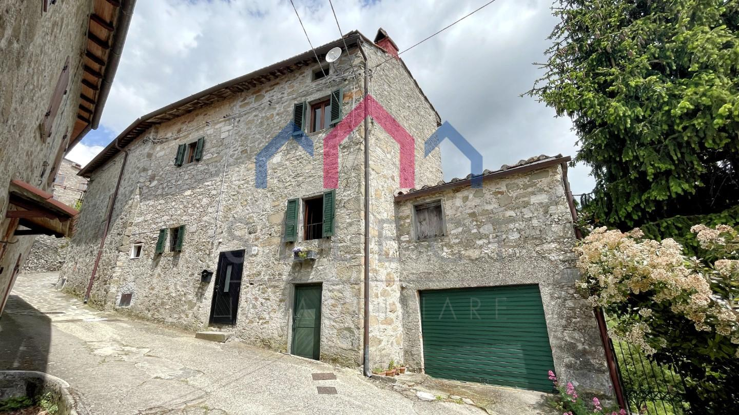 casa indipendente in vendita a Bagni di Lucca in zona Montefegatesi