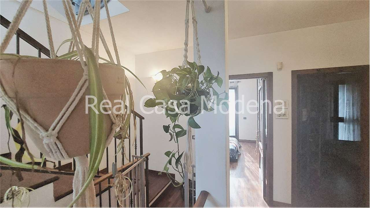 casa indipendente in vendita a Modena in zona Amendola