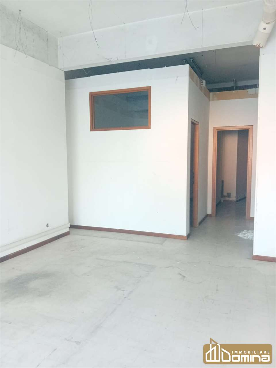 locale di sgombero in vendita ad Ancona