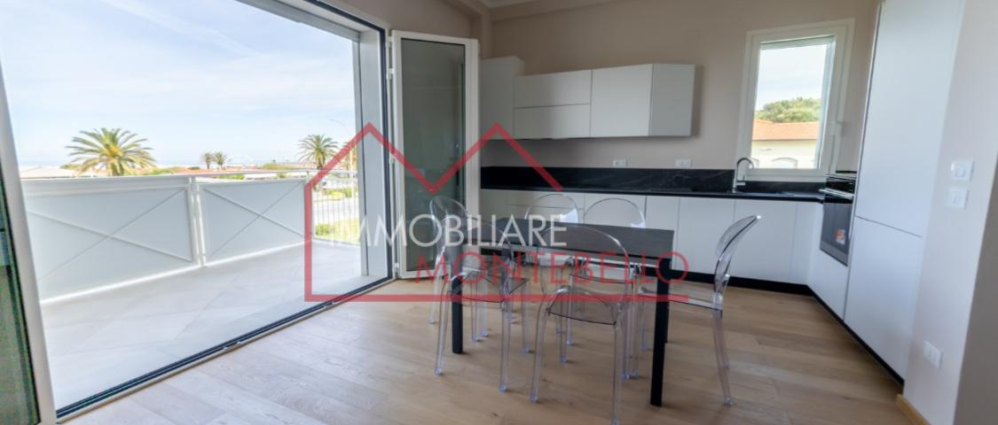 appartamento in vendita a Camaiore in zona Lido di Camaiore