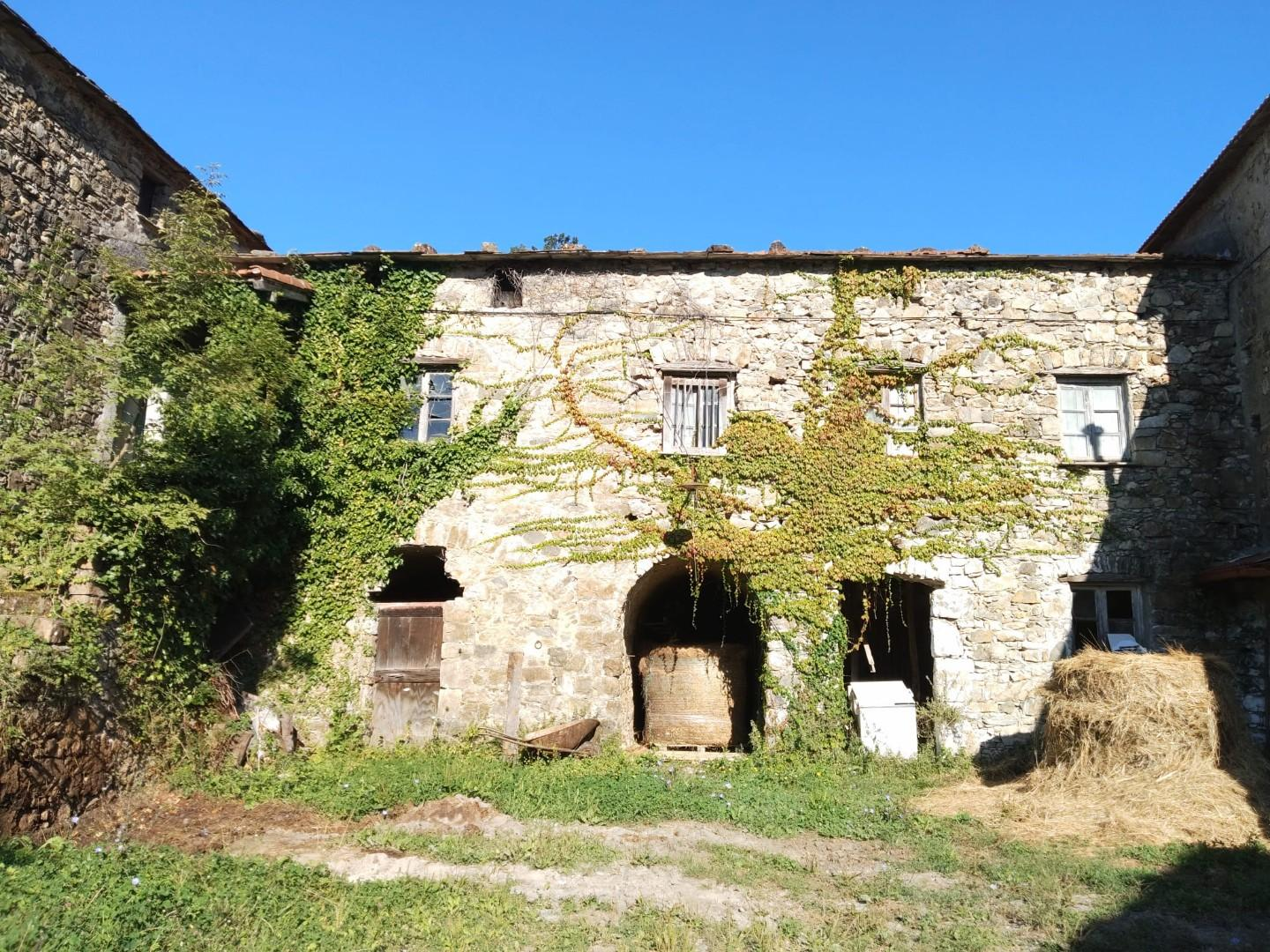 casale in vendita a Varese Ligure
