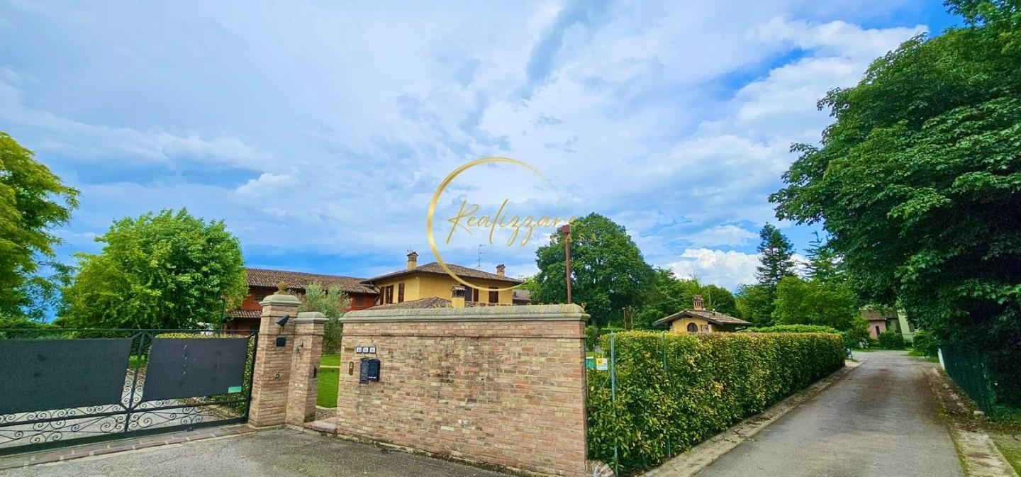 casa indipendente in vendita a Reggio nell'Emilia