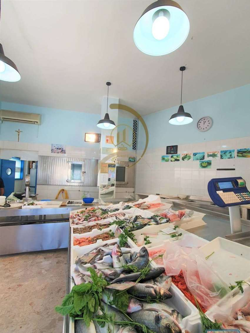 locale commerciale in vendita ad Andria