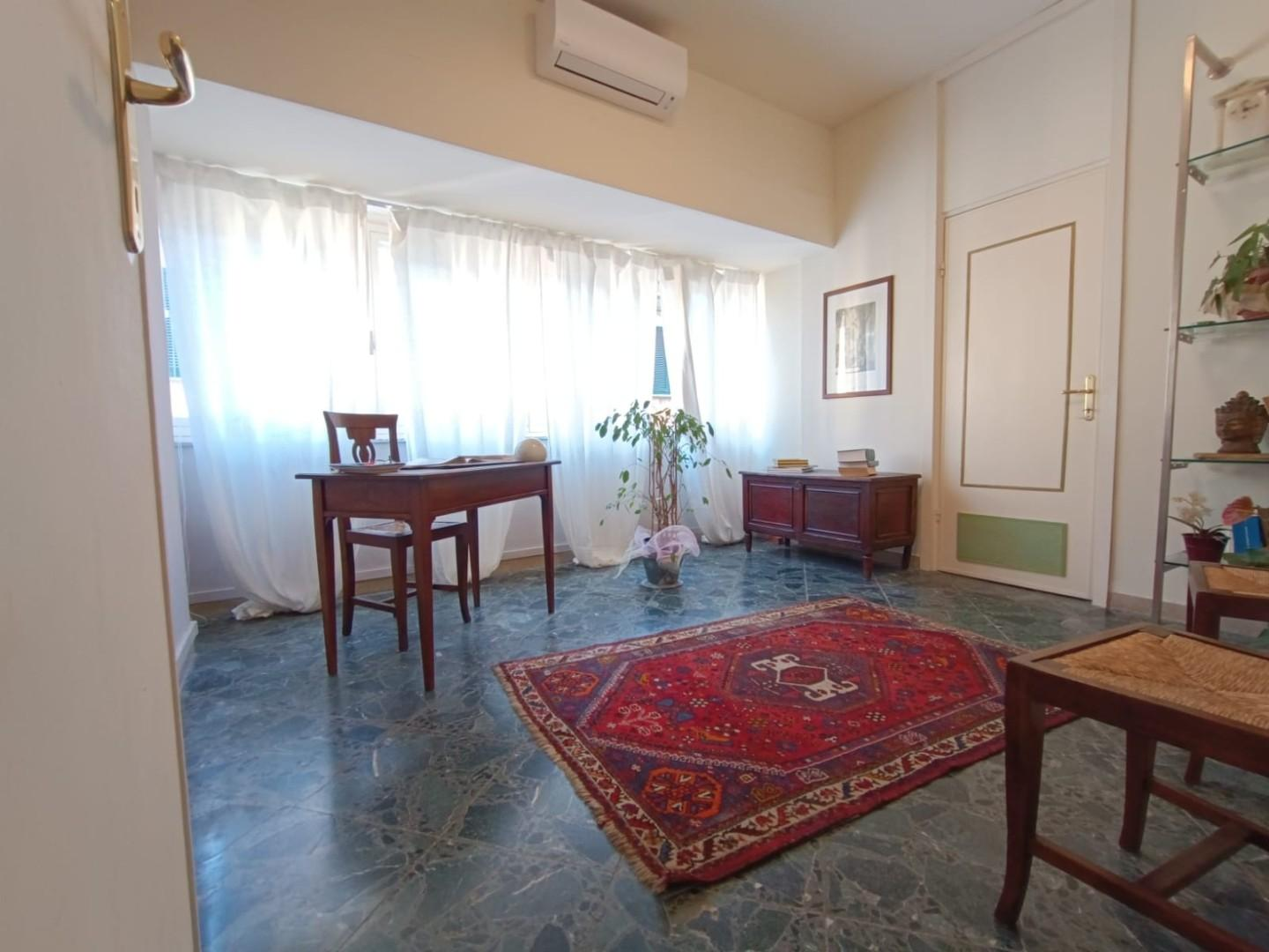 ufficio in vendita a Massa in zona Centro Storico