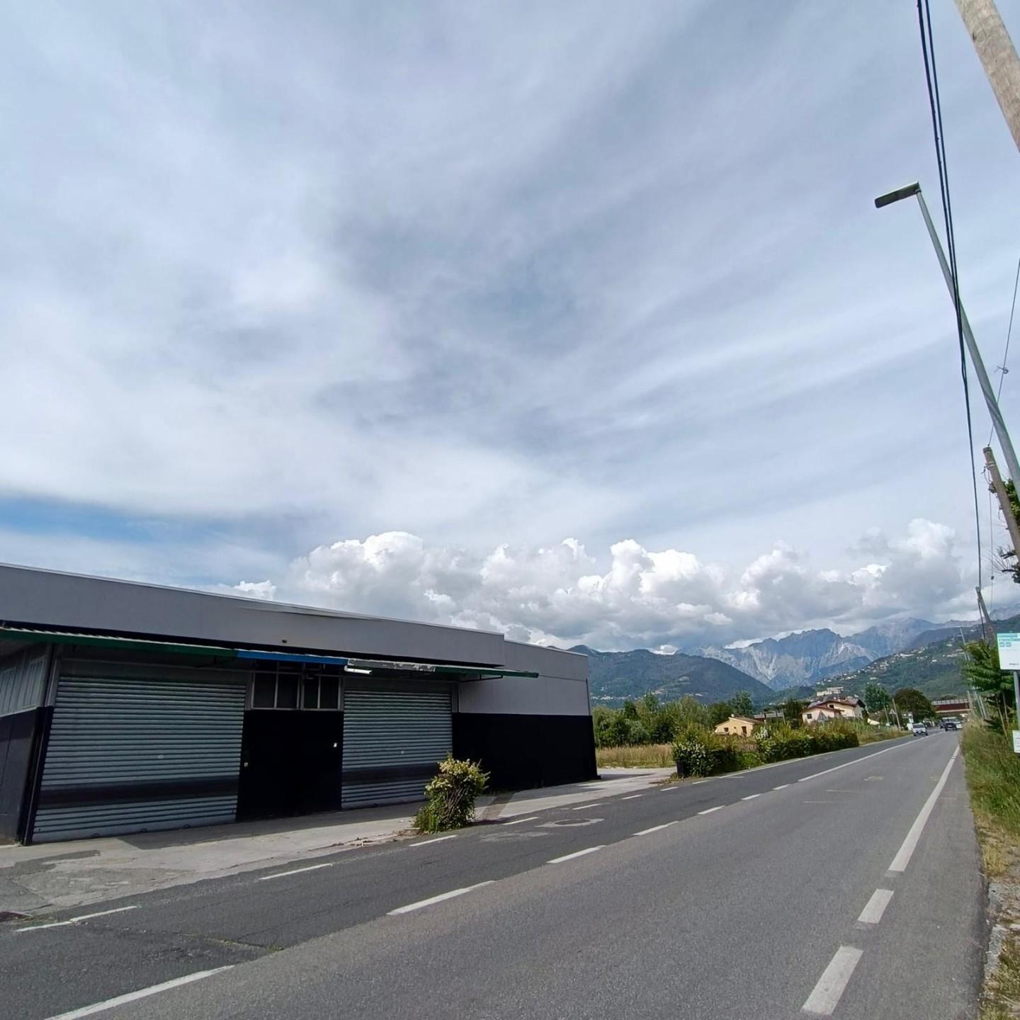 capannone in affitto a Massa